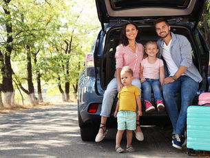 capa familia viagem de carro com crianças